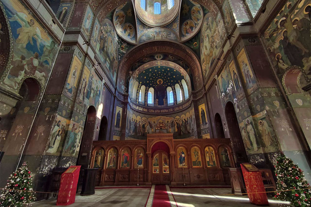 Росписи внутри храма и иконостас Новый Афон собор роспись