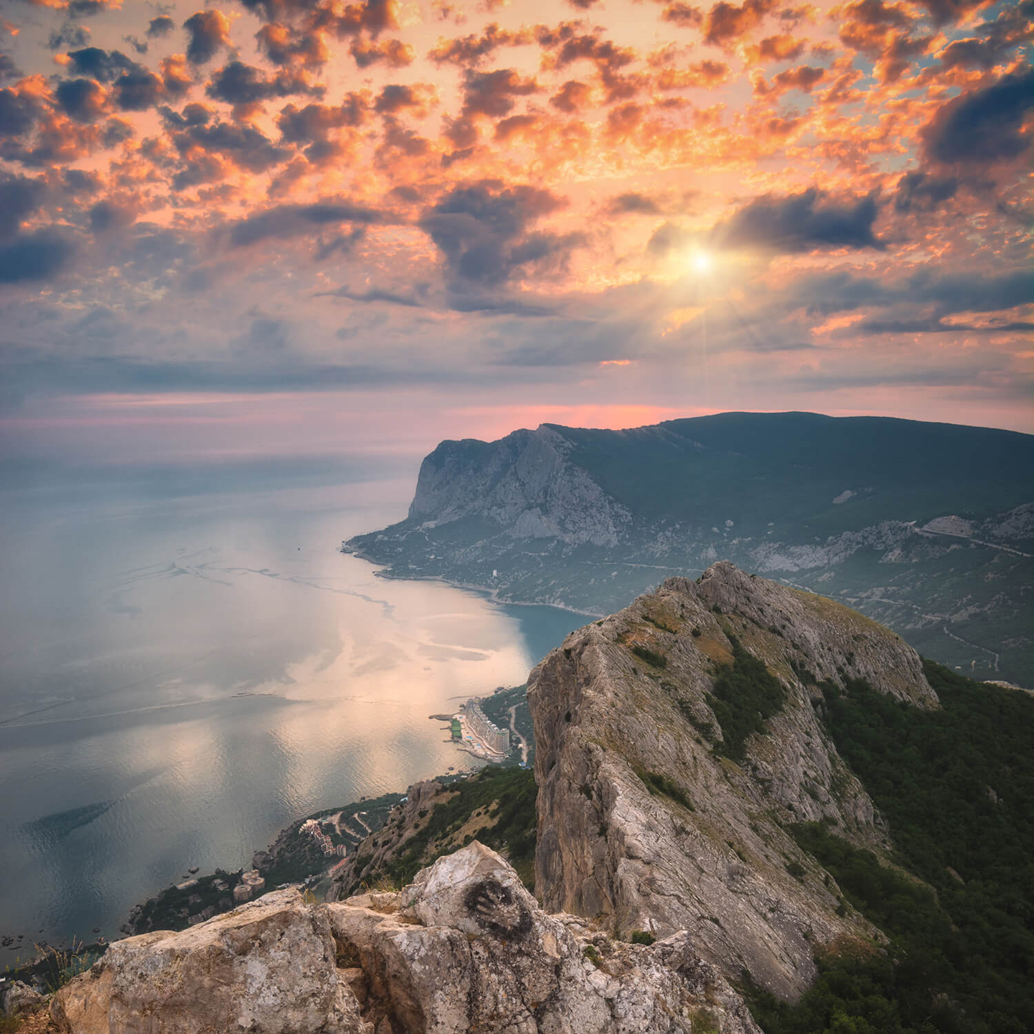 Вид на бухту Ласпи Отдых в Крыму с палаткой