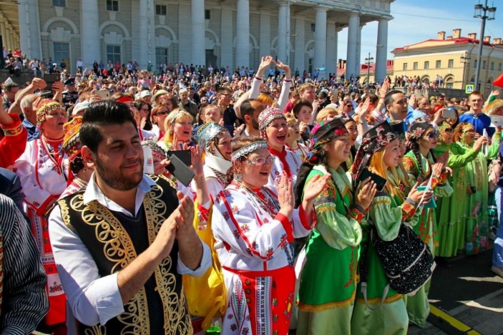 Санкт‑Петербургский бал национальностей 2021 на Исаакиевской площади