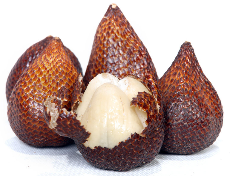 Змеиный фрукт, салак,