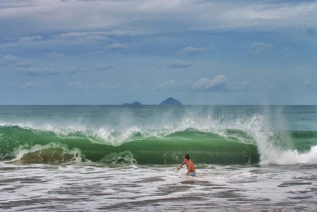 Волны в Нячанге море волна