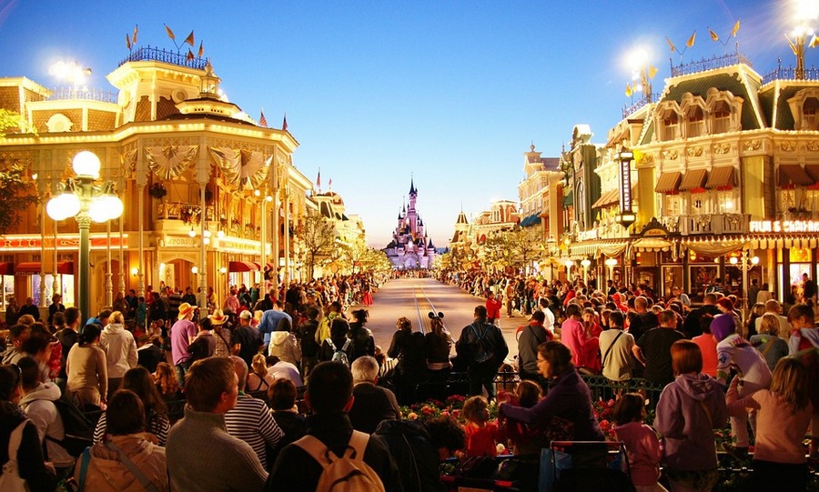 Главная улица французского Диснейленда