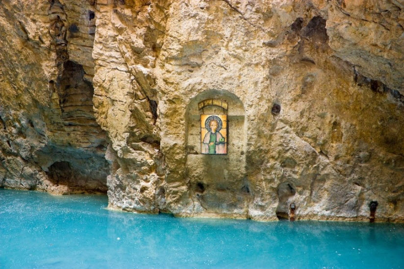 икона в озере Провал