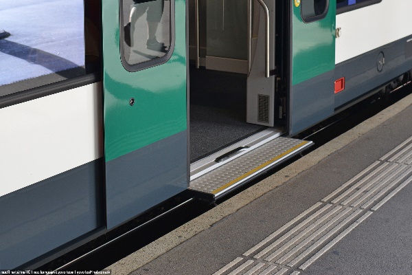 Вход в электричку