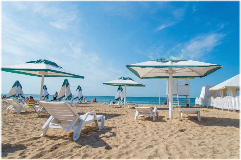 Пляж «Лазурный берег» в Евпатории