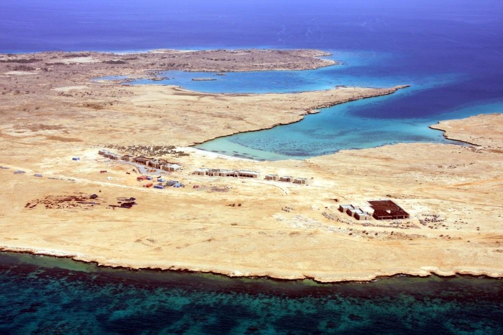 Красное море: почему оно так называется, солёность водоёма, обитатели, характеристики, климат, интересные факты