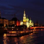 Теплоходные прогулки в Москве: как увидеть город с воды и не потерять ни одного вида